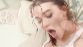 Carwash babe Emma Rose gives customer extra service