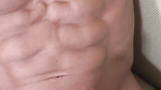 Solo guy shows off his hot hunk physique while jerking off