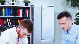 Ginger bottom Seamus OReilly is deeply fisted by Axel Abysse
