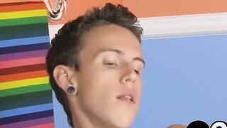 Trampstamp Dustin Revees barebacked by twink cocksucker