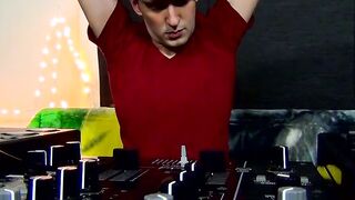 After some electro music this twink just loves to jerk off