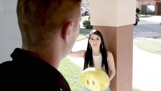 SmallGirlsInPorn.com - Jessica Jewels pops cock of customer after failed delivery
