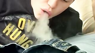 Chainsmoker ignites passion with his seductive smoke Hoe 2