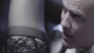Kenzie Taylor seduces hunk Derrick Pierce and gets deep pounding