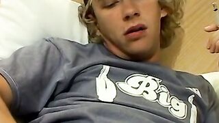 Hot smoke and suck action with seductive cute twink Hoe 2