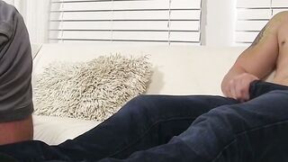 MaleFeetXXX.com - Muscular bookworm Leo Luckett strokes while toes licked