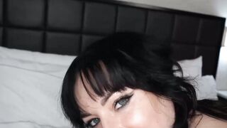 Tattooed Lysagna DelRay jerking off on her first date