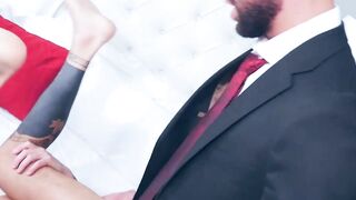 Bruno Max relieves stress by pounding Johnny Viper in the bath
