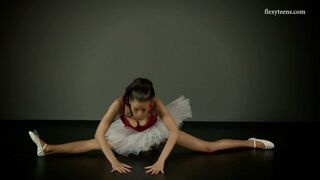 Petino Gore perfect naughty gymnastics