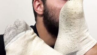 MaleFeetXXX.com - Lustful Thom's sniffing and sucking of muscular Joey J's big bare f