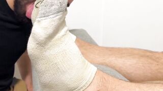 MaleFeetXXX.com - Lustful Thom's sniffing and sucking of muscular Joey J's big bare f