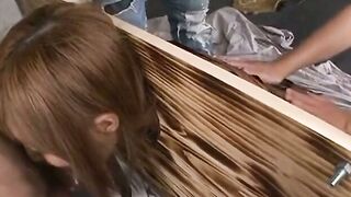 ギロチン拘束イラマと電マ責め