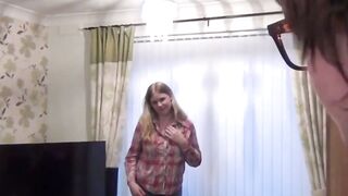 Blonde Bombshell Mona Summers Redefines Foreplay with a Sizzling Satisfier
