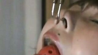 鼻責め三点針貫通