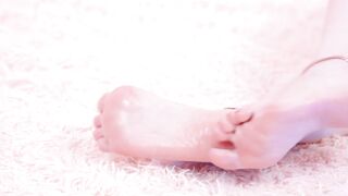 oil and glitter toes