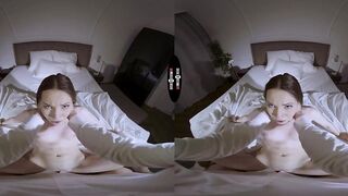 DarkRoomVR - bimbos solves a problem with own cunt