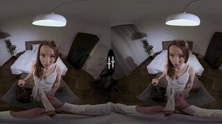 DarkRoomVR - bimbos solves a problem with own cunt