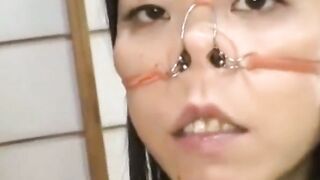 肌離れ刺青美少女を拘束と調教責め