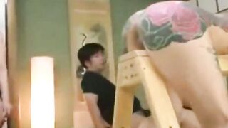 肌離れ刺青美少女を拘束と調教責め
