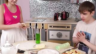 Bun Appétit A Saucy Swipe at Love