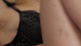 Insatiable Threesomes Blonde Bombshell Faceslams Redhead MILF