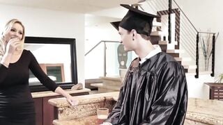 Stepmom Seduction Kenzie Taylor Gets Screwed Raw
