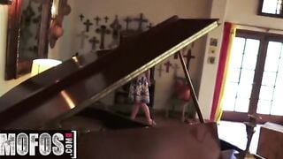 Mofos - real estate agent Riley Reid Doesn't Wear Lingerie