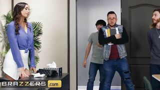 Brazzers - Desiree Dulce Jerking and Sucking Off Ricky Spanish without getting Caught by other Students