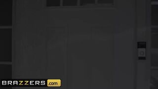 Brazzers - Amazingly Hot sexy Portia Paris is Pose Scott to got his Penis
