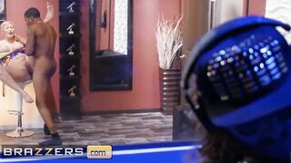 Brazzers - Big Titted cougar Ryan Keely knows how to Handle Long African Dicks