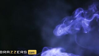 Brazzers - Beauty milf Keiran Lee Seduces Robbin Banx,To Boned her Rough