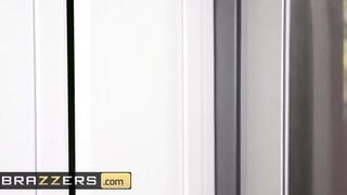 Brazzers - Vulgar Goddess Vanna Bardot Likes it Huge
