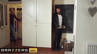Brazzers - Long Tit cougar Stacey Saran Cucks Hubby with Next Door