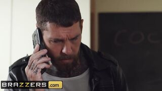 Brazzers - Long Tit cougar Stacey Saran Cucks Hubby with Next Door