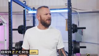 Brazzers - Porn Legends Lisa Ann & Nicolette Shea Share Penis