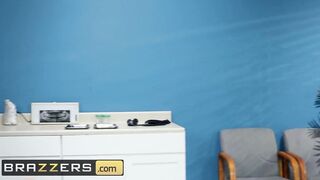 Brazzers - Slutty Blonde Nurse Chloe Cherry Fucks into Uniform