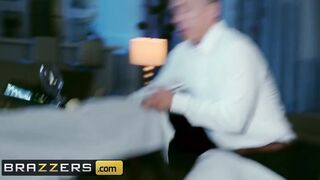 Brazzers - Bubble Ass Abigail Mac Loves Anal