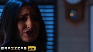 Brazzers - Amazing sluts Eliza Ibarra Lests her Kink out on Vacation