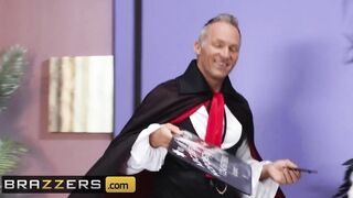 Brazzers - Dyke Milfs Ariella Ferrera & Isis Love Eat Vagina