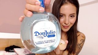 Thin web cam bimbos squirms with satisfaction while her dildo is inside