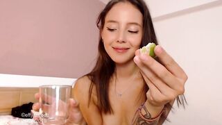Thin web cam bimbos squirms with satisfaction while her dildo is inside
