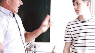Dakota Lovells cuckold coup Stepmoms cumfilled transmission to his butt