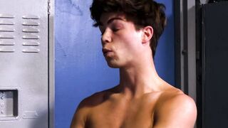 Locker Room รendezvous Carter Pleases Dior