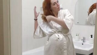 Steamy Surrender Pregnant Pussycat Unleashes Her Inner Desire in a Scorching Bathtub Romp