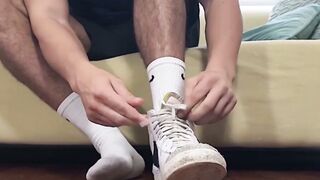 Size Matters Mauis Massive Feet Take Center Stage