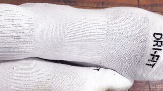 Size Matters Mauis Massive Feet Take Center Stage