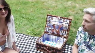 Gias Paradise A Sizzling Encounter in the Park