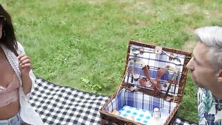 Gias Paradise A Sizzling Encounter in the Park