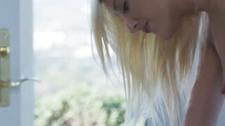 Tempting Treat Kenna James Squirting Bliss for Mia Moore