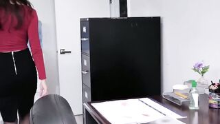 The Queen of the Office A Sensual Seduction